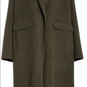 Classic coat, clean worn once, just too large, smoke free home.